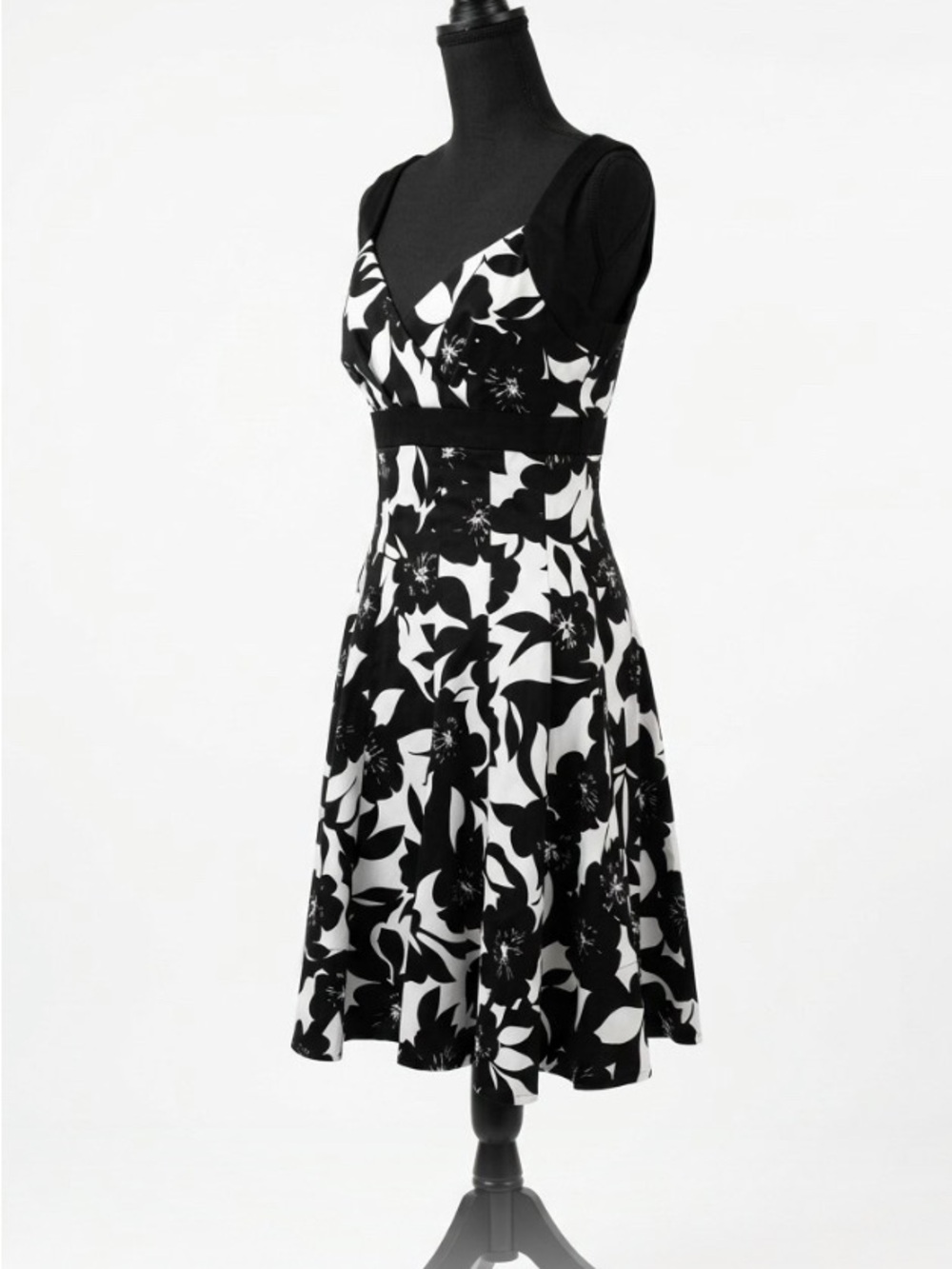 NWT White House Black market Sweetheart coquette Black & White Dress
